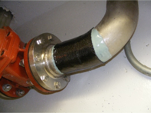 fixing a pipe with marine HydraWrap