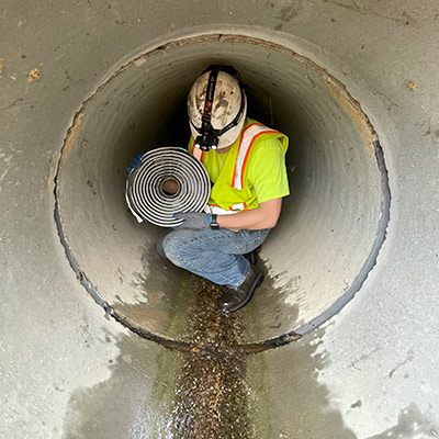 Preparing to install rubber strip in separated joint