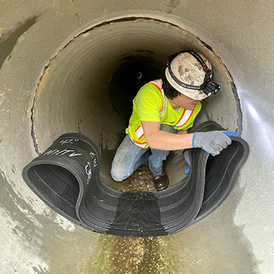 Aligning EPDM rubber seal with the separated joint