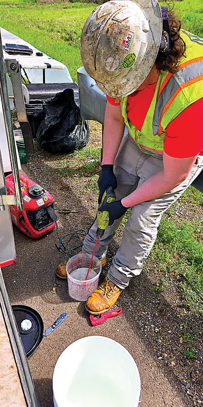 A-technician-mixing-epoxy Two HydraTite Installers