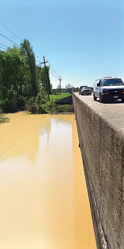 Multiple-vehicles-parked-along-a-bridge Two HydraTite Installers