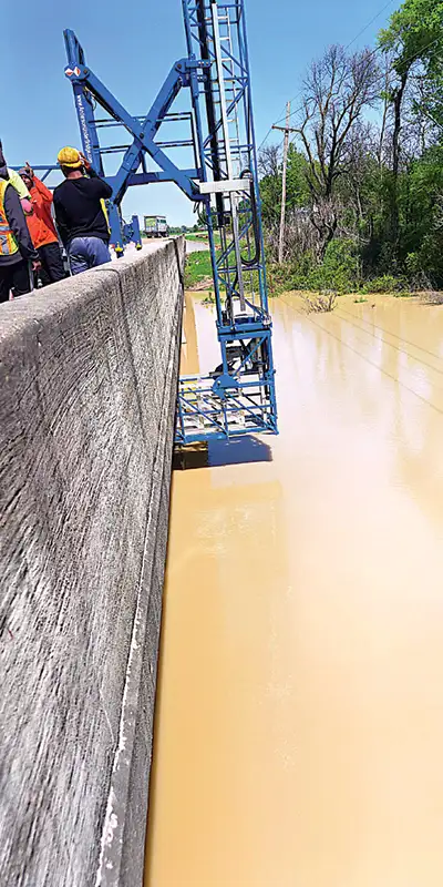 Positioning-a-lift-under-a-bridge Two HydraTite Installers