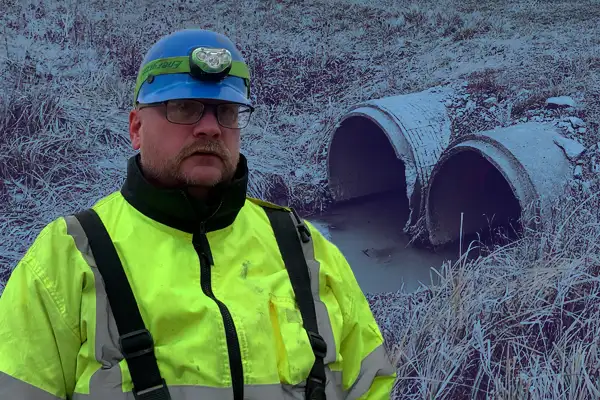 Technician installing HydraTite in a pipe