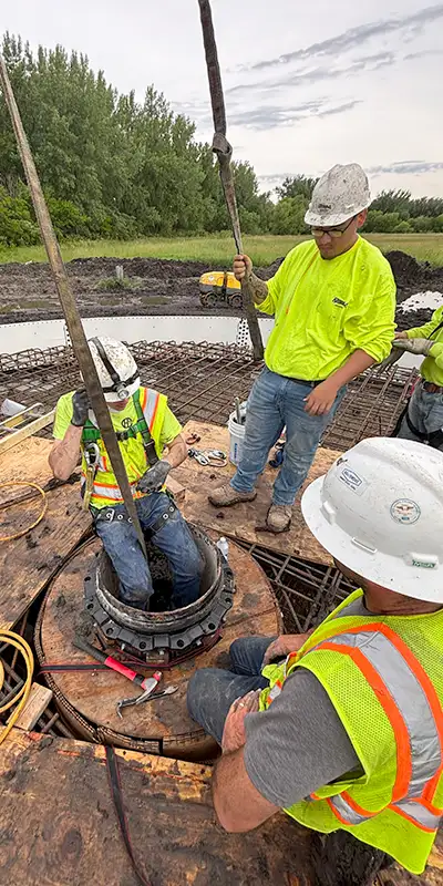 A-Technician-Being-Lowered-Into-A-Vertical-Pipe2 Retaining bands loosely placed over a rubber seal
