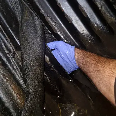 Retaining bands loosely placed over a rubber seal