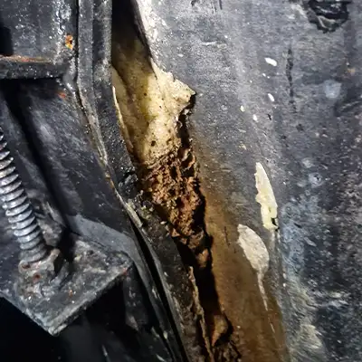 Retaining bands sitting at the invert of a pipe near the joints