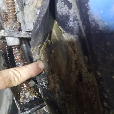 Retaining bands sitting at the invert of a pipe near the joints