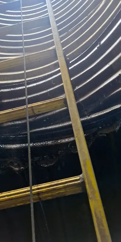 Retaining bands loosely placed over a rubber seal