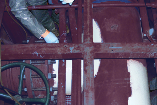 Applying epoxy to a pipe