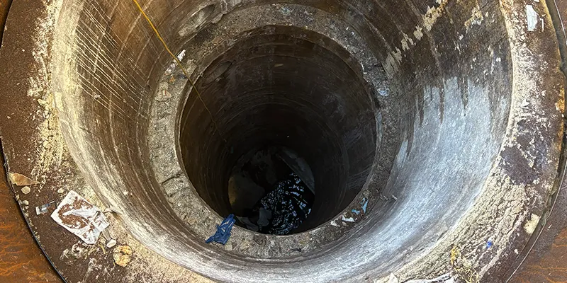 looking-down-into-the-pipe Looking down into a pipe